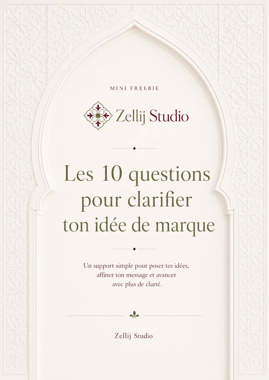 Couverture du PDF « Les 10 questions pour clarifier ton idée de marque » : arche de plâtre blanc, titre en Newsreader.